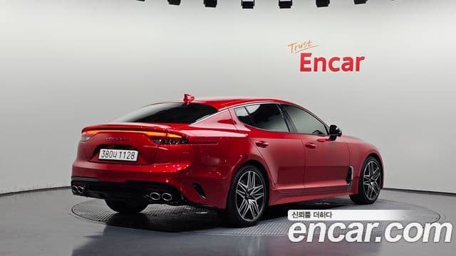 Kia Stinger 2021 — ფოტო 2/20