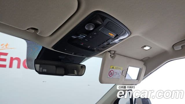 Kia Carnival 2021 — ფოტო 18/20