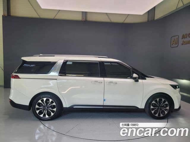 Kia Carnival 2021 — Фото 2/20