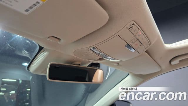 Mercedes-Benz E-Class 2018 — ფოტო 19/20