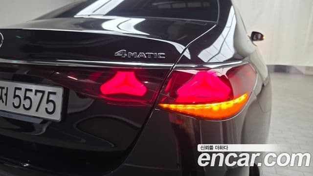 Mercedes-Benz E-Class 2025 — Photo 11/31