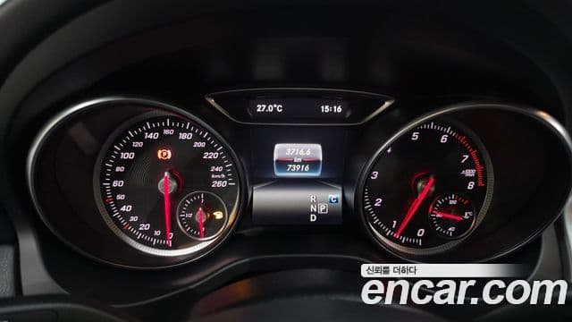 Mercedes-Benz GLA-Class 2019 — Şəkil 8/20