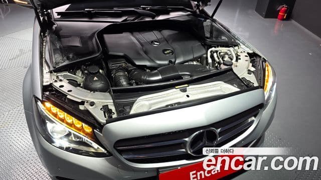 Mercedes-Benz C-Class 2018 — ფოტო 6/20