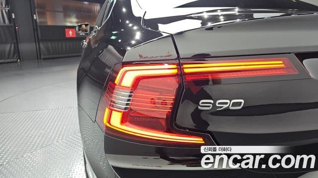 Volvo S90 2025 — Photo 4/34