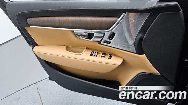 Volvo S90 2025 — Photo 29/34
