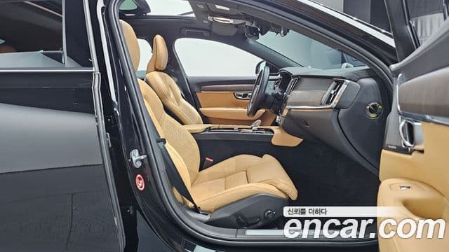 Volvo S90 2025 — Photo 18/34
