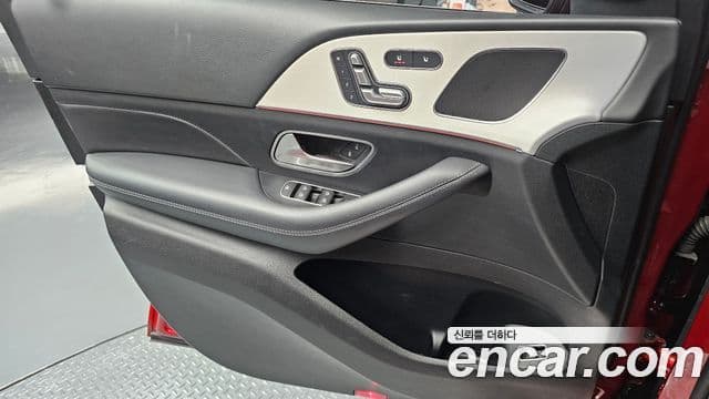Mercedes-Benz GLE-Class 2019 — ფოტო 28/33