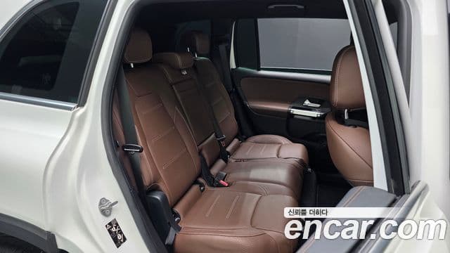 Mercedes-Benz GLB-Class 2022 — Фото 11/20
