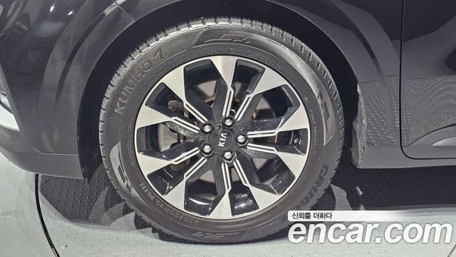 Kia Carnival 2021 — фото 5 из 20