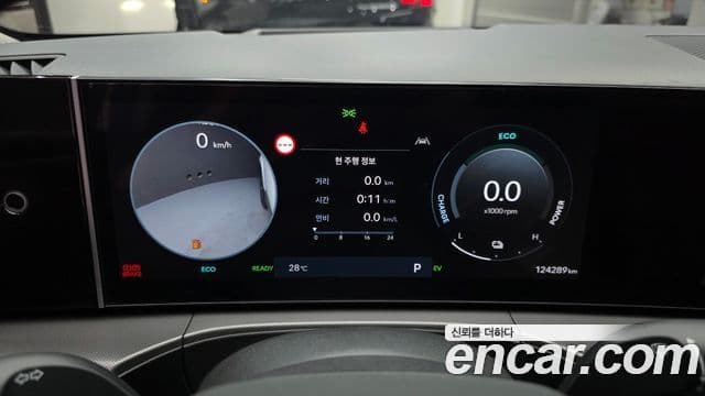 Hyundai Santa Fe 2023 — ფოტო 8/20