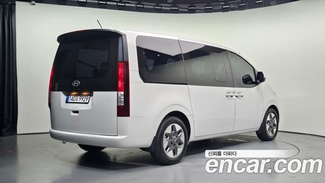 Hyundai Staria 2024 — ფოტო 2/20