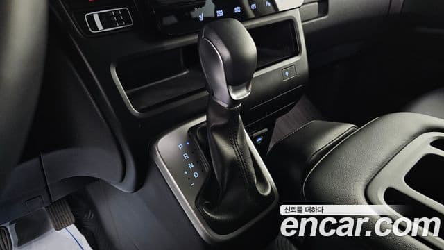 Hyundai Staria 2024 — ფოტო 9/20