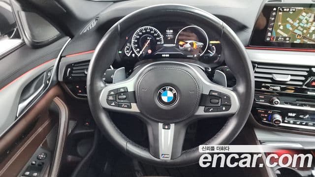 BMW 5 Series 2019 — фото 13 из 20