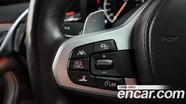 BMW 5 Series 2019 — фото 16 из 20