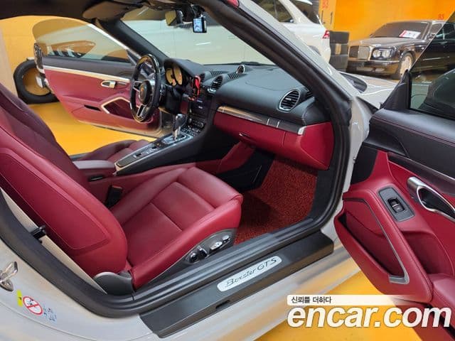 Porsche 718 Boxster 2023 — фото 14 из 20
