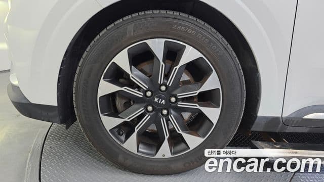 Kia Carnival 2021 — фото 5 из 20