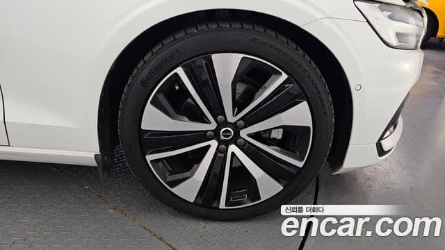 Volvo S60 2023 — фото 5 из 20