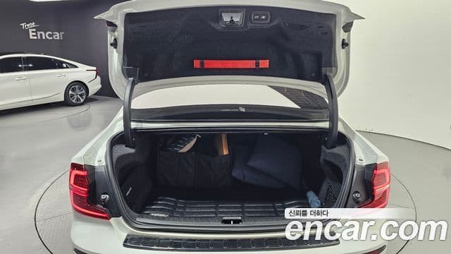Volvo S60 2023 — фото 20 из 20