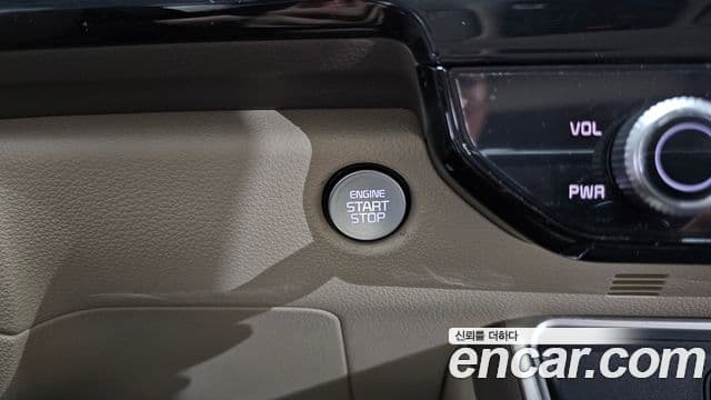 Kia Carnival 2024 — фото 18 из 20