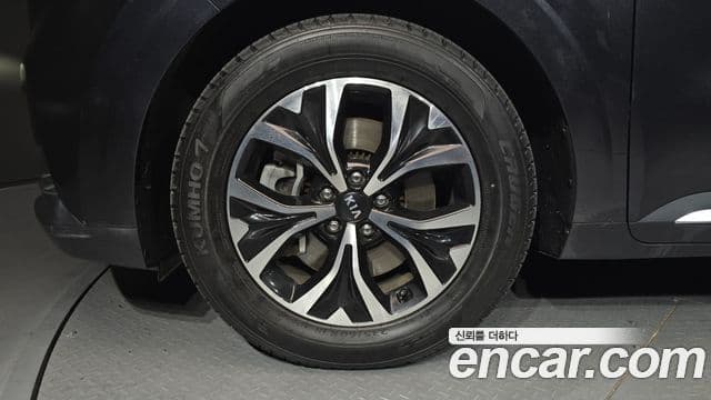 Kia Carnival 2021 — Фото 5/20