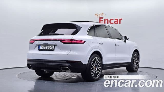 Porsche Cayenne 2019 — ფოტო 2/20