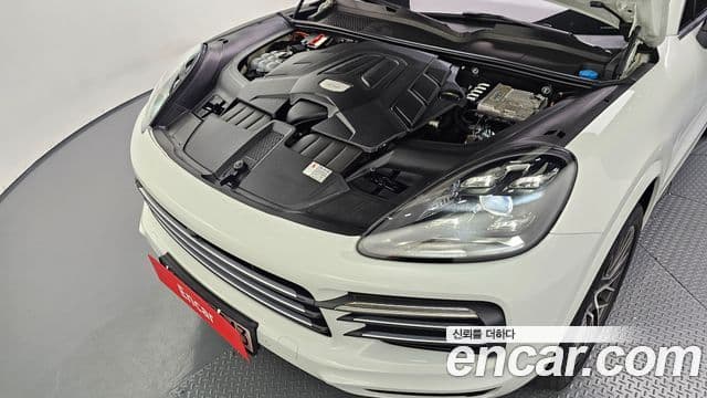 Porsche Cayenne 2019 — ფოტო 6/20