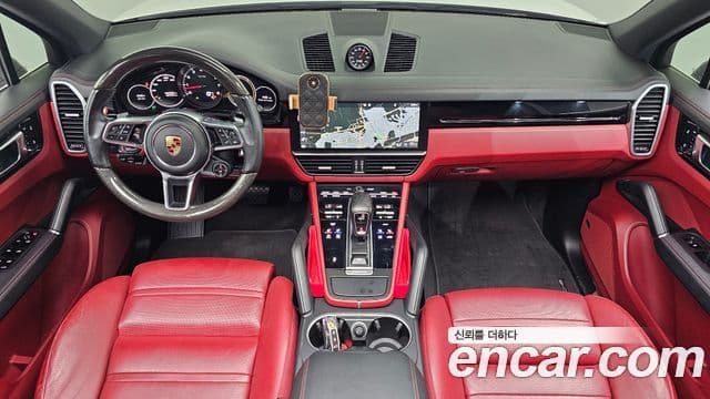 Porsche Cayenne 2019 — ფოტო 7/20