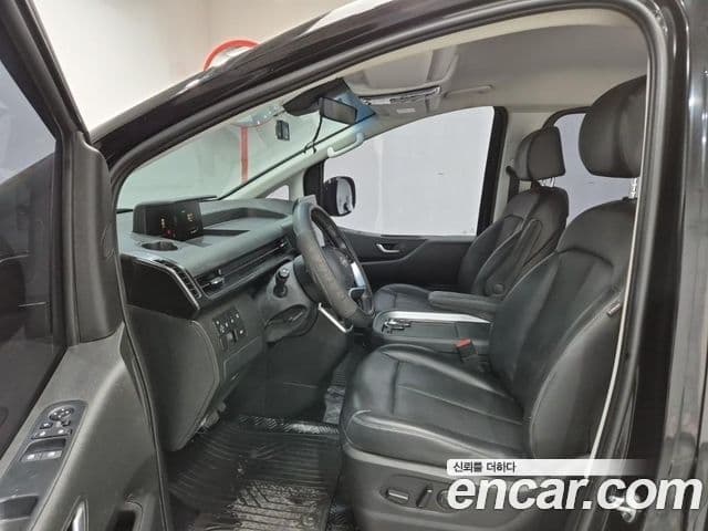 Hyundai Staria 2023 — фото 10 из 19