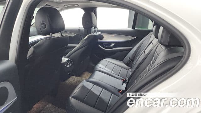 Mercedes-Benz E-Class 2019 — Фото 11/20