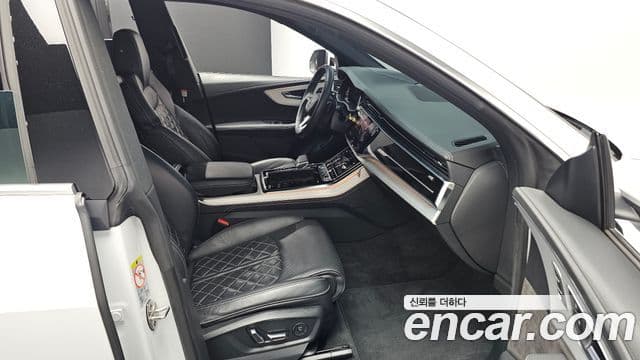 Audi Q7 2021 — Şəkil 12/20