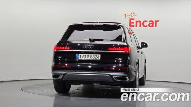 Audi Q7 2021 — фото 4 из 20