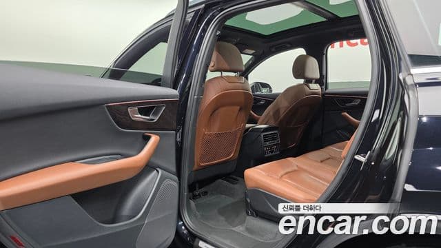 Audi Q7 2021 — фото 17 из 20