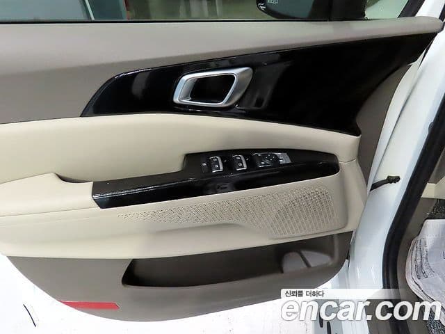 Kia Carnival 2022 — фото 13 из 20