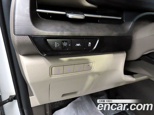 Kia Carnival 2022 — фото 14 из 20
