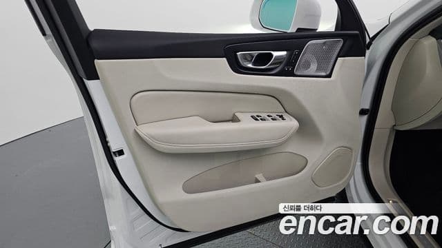 Volvo XC60 2026 — ფოტო 11/35