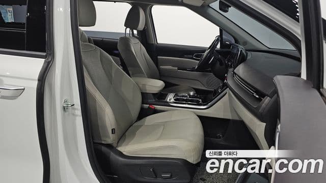 Kia Carnival 2023 — фото 10 из 20