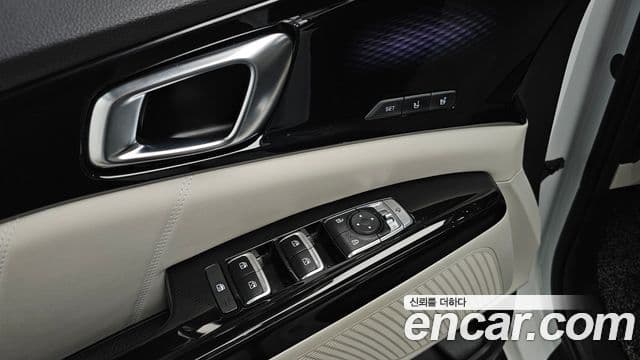 Kia Carnival 2023 — фото 16 из 20