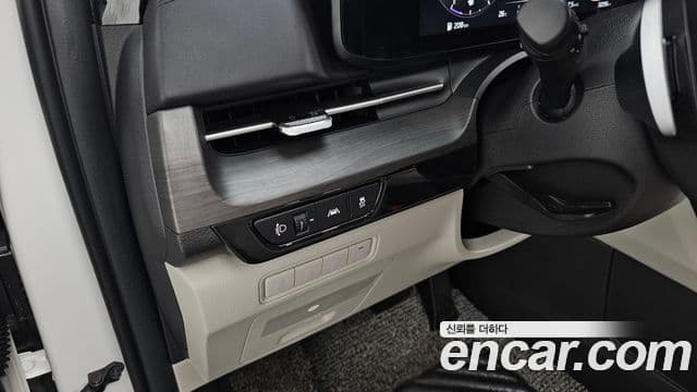 Kia Carnival 2023 — фото 17 из 20