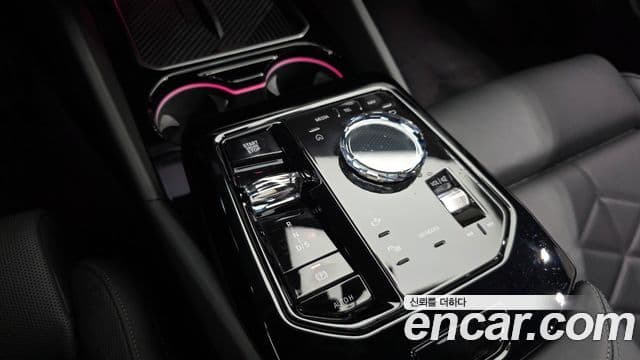 BMW 5 Series 2025 — Photo 1/20