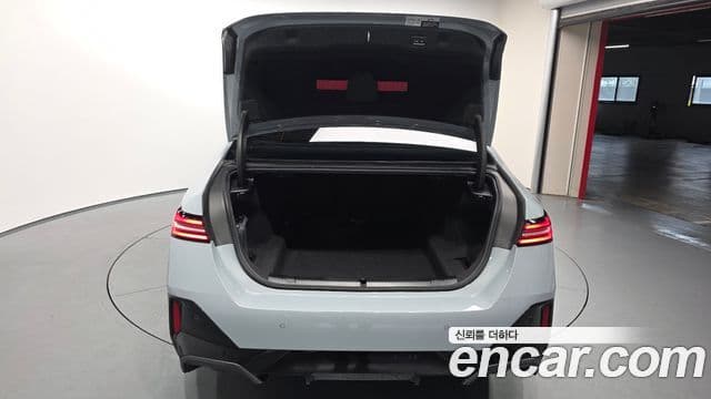 BMW 5 Series 2025 — Photo 15/20