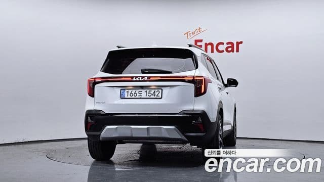 Kia Seltos 2023 — ფოტო 4/20