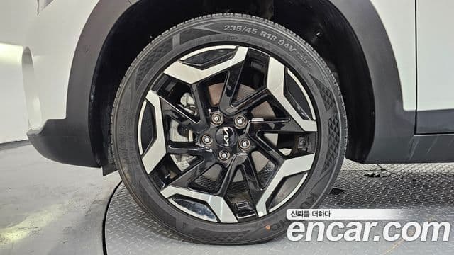 Kia Seltos 2023 — ფოტო 5/20