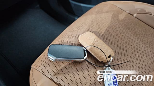Kia Seltos 2023 — ფოტო 16/20