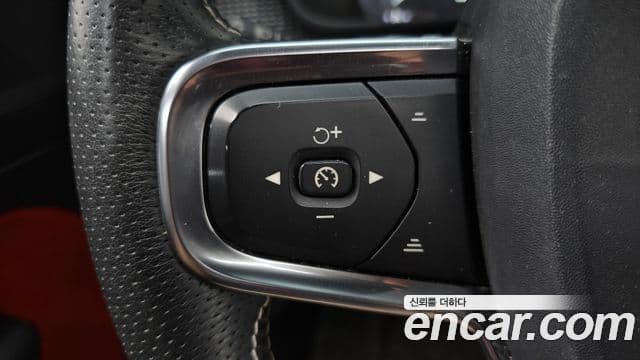 Volvo XC40 2020 — Şəkil 19/20