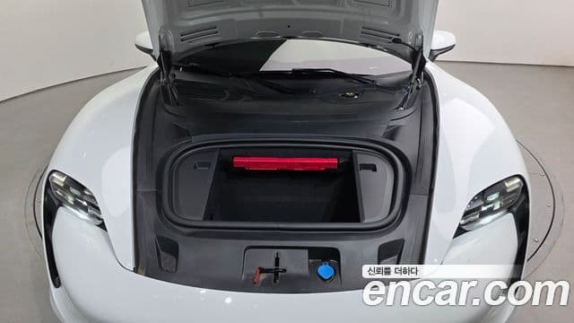 Porsche Taycan 2024 — Photo 36/37