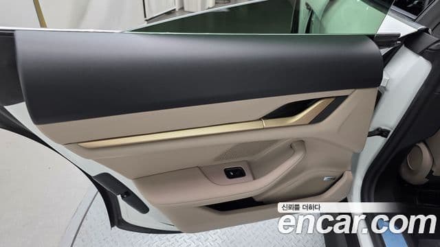 Porsche Taycan 2024 — Photo 9/37