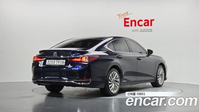 Lexus ES300h 2020 — фото 2 из 20