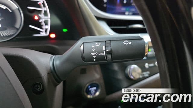 Lexus ES300h 2020 — фото 18 из 20