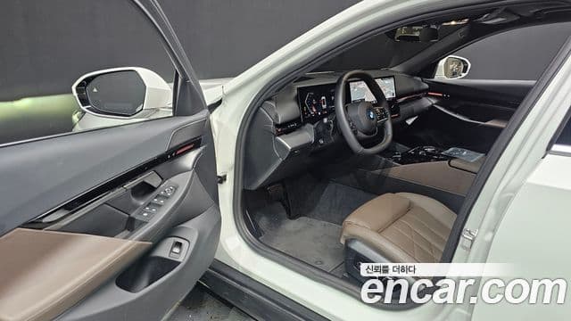 BMW 5 Series 2024 — ფოტო 10/20