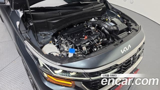 Kia Seltos 2023 — ფოტო 6/20